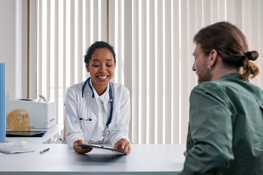 Nutritionist consulting with a patient